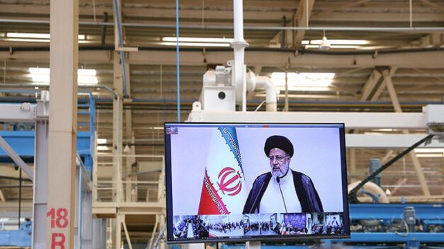 افتتاح یک واحد صنعتی یزد به صورت ویدئو کنفرانس با رئیس جمهور